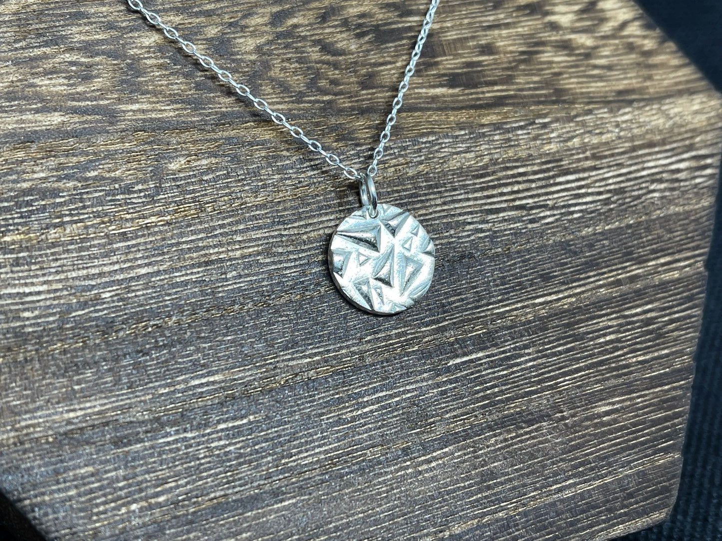 Round Pendant : Triangle Print